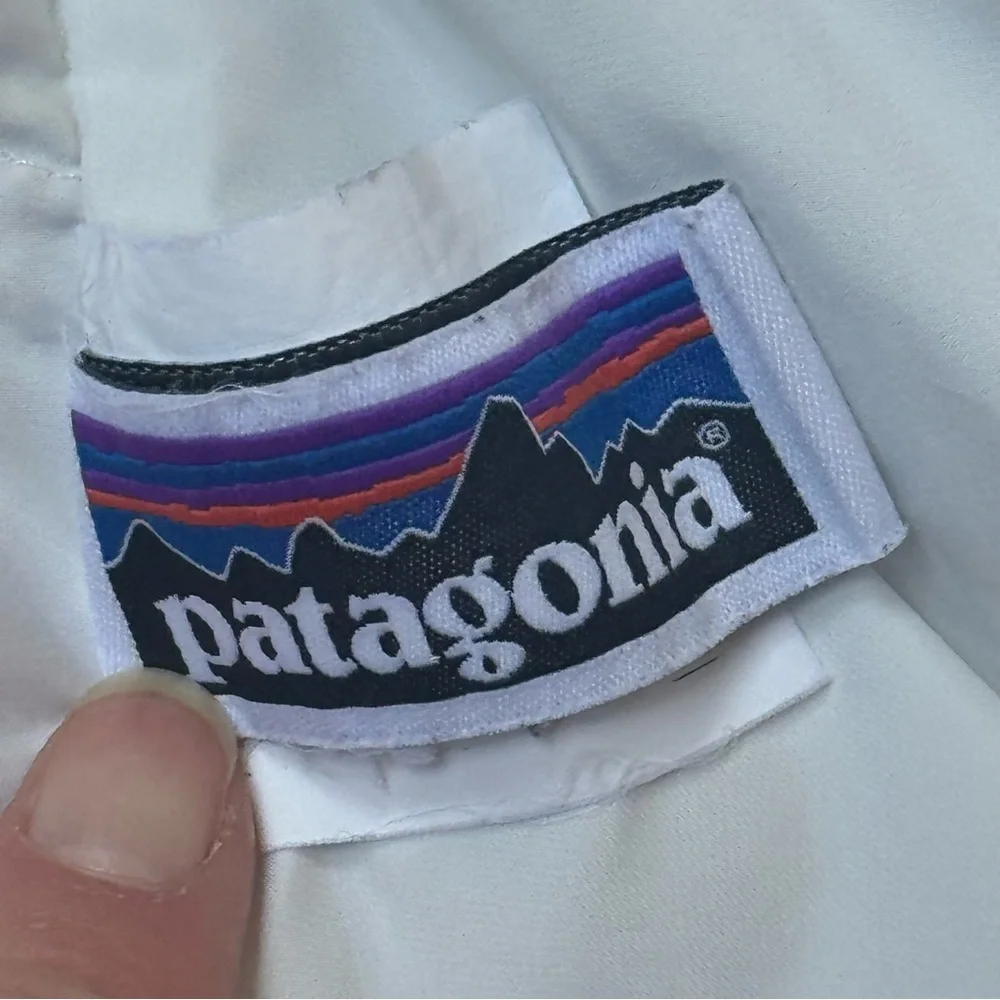 Patagonia White Puffer Jacket with Quilted Design, Pockets and Collar
